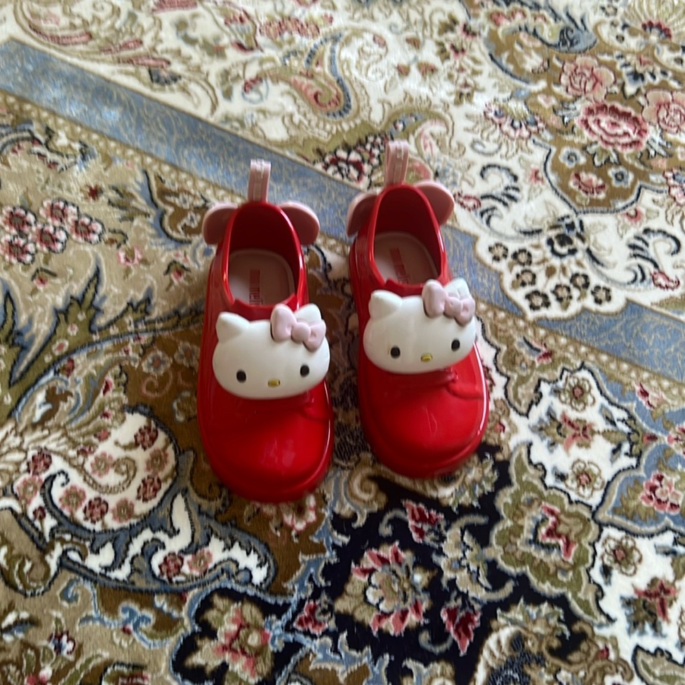 Melissa shoes. Size US 7.  Size EU 22/23